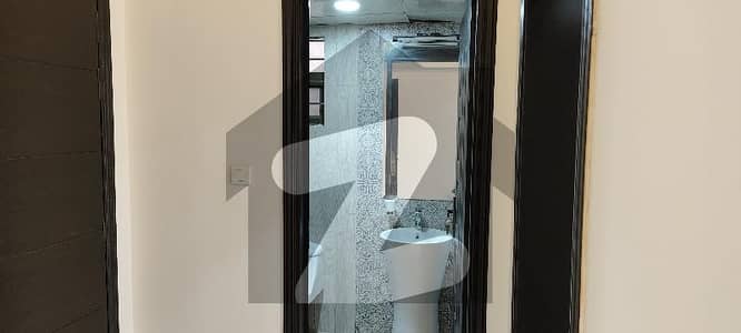 عسکری 6 پشاور میں 3 کمروں کا 14 مرلہ فلیٹ 3.3 کروڑ میں برائے فروخت۔