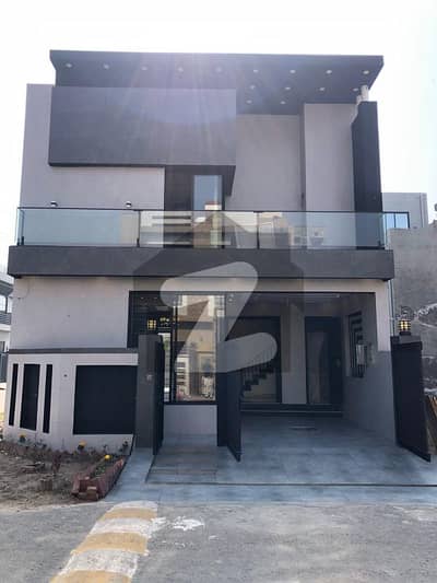 5.5 Marla Brand New Modern Design Corner House For Sale In Park View City Lahore | For Discounted Price And Original Pictures Download The App "Signature Lands".