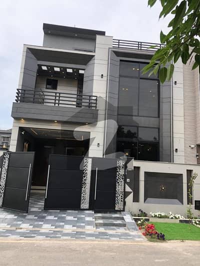 5 Marla Brand New Modern Design House For Sale In Park View City Lahore | For Discounted Price And Original Pictures Download The App "Signature Lands".
