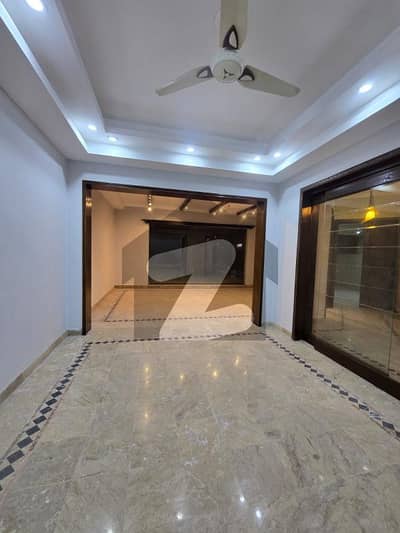 ڈی ایچ اے فیز 1 ڈیفنس (ڈی ایچ اے),لاہور میں 5 کمروں کا 1 کنال مکان 2.2 لاکھ میں کرایہ پر دستیاب ہے۔