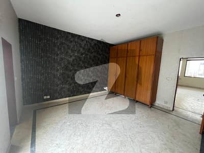 گلبرگ 3 گلبرگ,لاہور میں 3 کمروں کا 13 مرلہ دفتر 3.0 لاکھ میں کرایہ پر دستیاب ہے۔