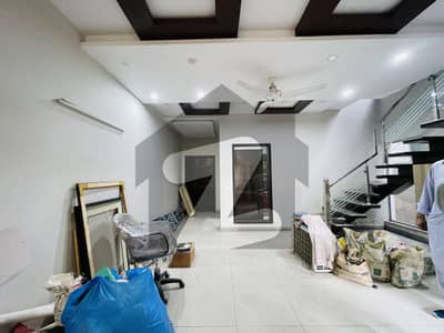 7 marla house Near to park :Masque /market hot location phase 5