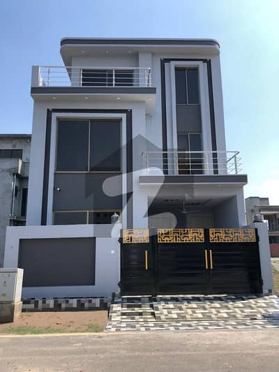 5 Marla Brand New Modern Design Lavish House For Sale In Park View City Lahore | For Discounted Price And Original Pictures Download The App "Signature Lands".