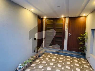 بحریہ ٹاؤن سیکٹر ای بحریہ ٹاؤن,لاہور میں 3 کمروں کا 5 مرلہ مکان 2.3 کروڑ میں برائے فروخت۔