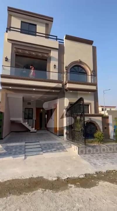 5 Marla ( 25*50 In Executive Block ) Brand New House.