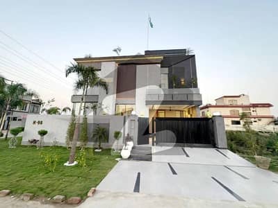 10 MARLA TOP DESIGNER ROYAL CLASS PALACE IN FORMANITE SOCIETY NEAR DHA FOR SALE