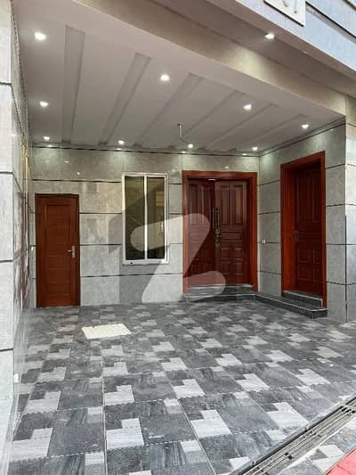 بحریہ ٹاؤن فیز 2 بحریہ ٹاؤن راولپنڈی,راولپنڈی میں 5 کمروں کا 10 مرلہ مکان 4.85 کروڑ میں برائے فروخت۔