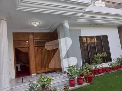 1 kanal house available for a sale in PIA housing society near wapda town Lahore