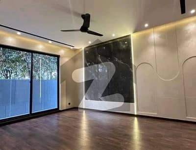 House In DHA Phase 8 - Ex Air Avenue Sized 10 Marla Is Available