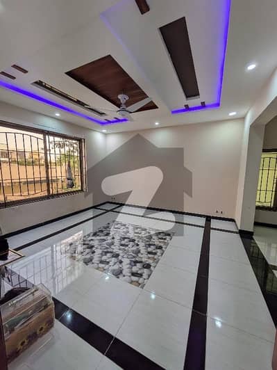 GULBERG RESIDENCIA 10M. SOLAR AVAILABLE GROUND FLOOR FOR RENT