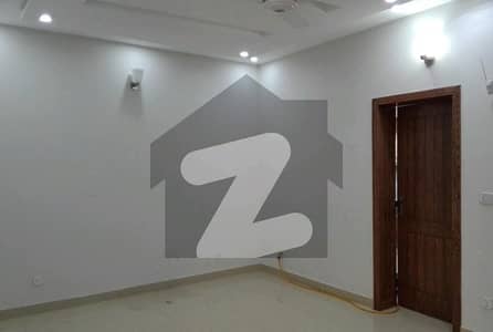 آئی ۔ 8 اسلام آباد میں 5 کمروں کا 14 مرلہ مکان 3.8 لاکھ میں کرایہ پر دستیاب ہے۔