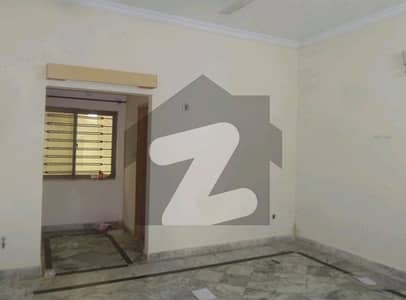 آئی ۔ 8/4 آئی ۔ 8,اسلام آباد میں 3 کمروں کا 14 مرلہ بالائی پورشن 1.5 لاکھ میں کرایہ پر دستیاب ہے۔