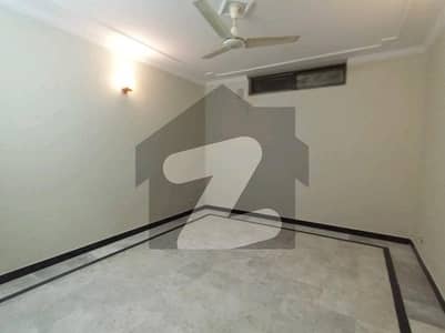 آئی ۔ 8/3 آئی ۔ 8,اسلام آباد میں 5 کمروں کا 14 مرلہ مکان 3.5 لاکھ میں کرایہ پر دستیاب ہے۔