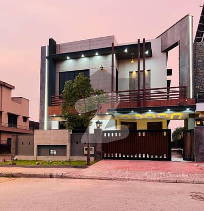 بحریہ ٹاؤن فیز 8 بحریہ ٹاؤن راولپنڈی,راولپنڈی میں 5 کمروں کا 10 مرلہ مکان 4.9 کروڑ میں برائے فروخت۔