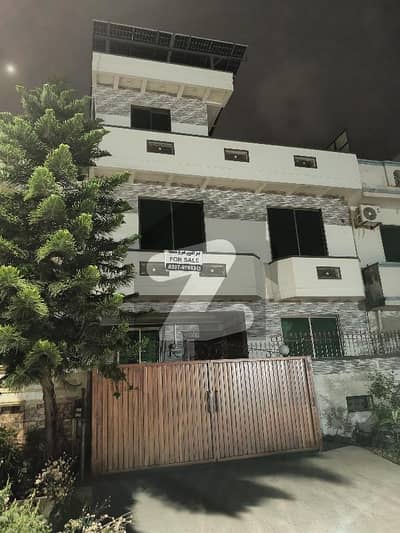 G-13/1 like new House Park face double story 25x40 for sale