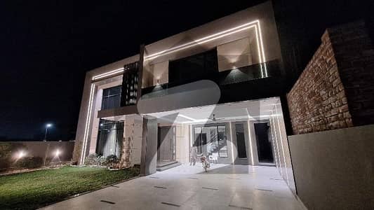 عبداللہ گارڈنز ایسٹ کینال روڈ,کینال روڈ,فیصل آباد میں 6 کمروں کا 1 کنال مکان 13.0 کروڑ میں برائے فروخت۔