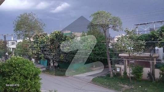 8 kanal plot for sale in gulberg