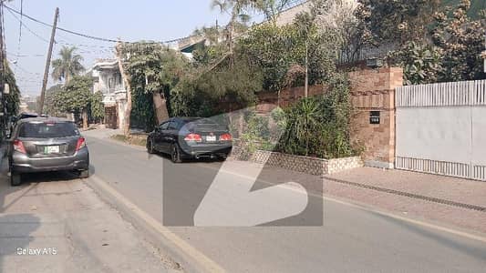 5 kanal plot near to main boulevard gulberg