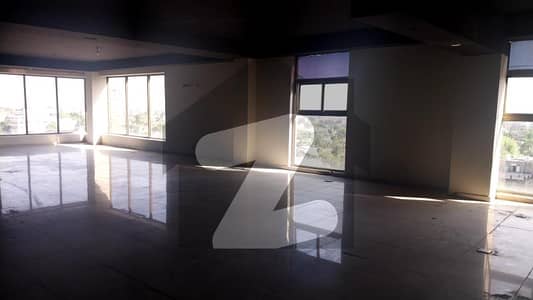 گلبرگ لاہور میں 9 مرلہ دفتر 3.5 لاکھ میں کرایہ پر دستیاب ہے۔