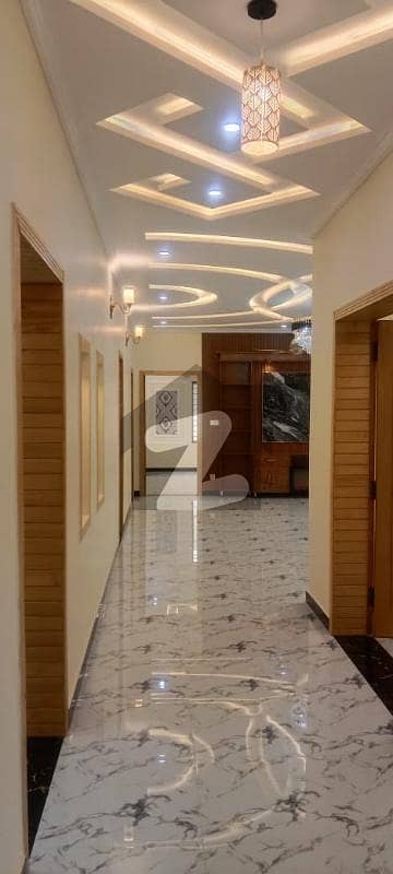 ٹاپ سٹی 1 - بلاک ڈی ٹاپ سٹی 1,اسلام آباد میں 5 کمروں کا 10 مرلہ مکان 4.93 کروڑ میں برائے فروخت۔