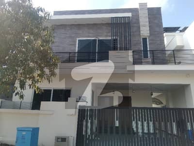 ٹاپ سٹی 1 - بلاک ڈی ٹاپ سٹی 1,اسلام آباد میں 5 کمروں کا 10 مرلہ مکان 5.25 کروڑ میں برائے فروخت۔