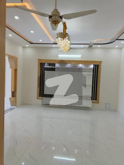 ٹاپ سٹی 1 - بلاک ڈی ٹاپ سٹی 1,اسلام آباد میں 5 کمروں کا 10 مرلہ مکان 4.8 کروڑ میں برائے فروخت۔