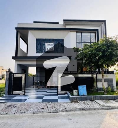 ٹاپ سٹی 1 اسلام آباد میں 5 کمروں کا 10 مرلہ مکان 4.45 کروڑ میں برائے فروخت۔