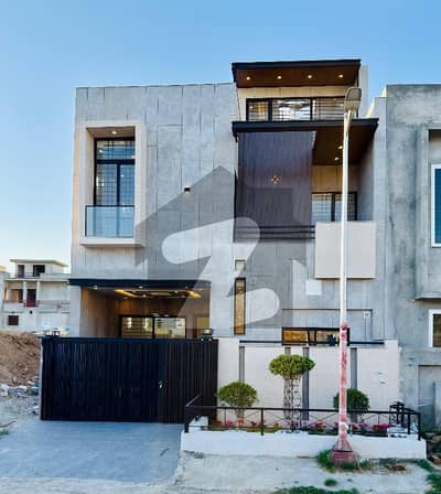 ایم پی سی ایچ ایس ۔ بلاک ایف ایم پی سی ایچ ایس ۔ ملٹی گارڈنز,بی ۔ 17,اسلام آباد میں 4 کمروں کا 5 مرلہ مکان 2.65 کروڑ میں برائے فروخت۔