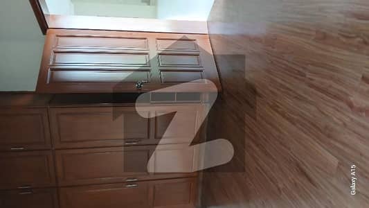 ماڈل ٹاؤن لاہور میں 5 کمروں کا 1 کنال مکان 3.5 لاکھ میں کرایہ پر دستیاب ہے۔ ماڈل ٹاؤن لاہور میں 5 کمروں کا 1 کنال مکان 3.5 لاکھ میں کرایہ پر دستیاب ہے۔