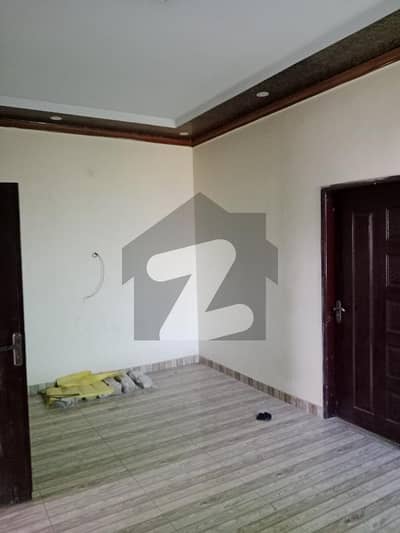 جوہر ٹاؤن لاہور میں 4 کمروں کا 5 مرلہ مکان 1.0 لاکھ میں کرایہ پر دستیاب ہے۔