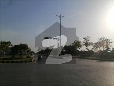 ڈی ایچ اے فیز 6 - بلاک ایم فیز 6,ڈیفنس (ڈی ایچ اے),لاہور میں 1 کنال رہائشی پلاٹ 6.4 کروڑ میں برائے فروخت۔