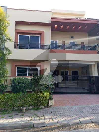 بحریہ انکلیو - سیکٹر جی بحریہ انکلیو,بحریہ ٹاؤن,اسلام آباد میں 5 کمروں کا 8 مرلہ مکان 1.25 لاکھ میں کرایہ پر دستیاب ہے۔