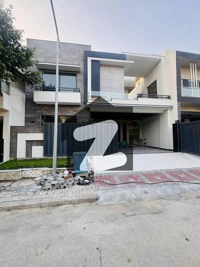 ٹاپ سٹی 1 - بلاک اے ٹاپ سٹی 1,اسلام آباد میں 5 کمروں کا 10 مرلہ مکان 4.7 کروڑ میں برائے فروخت۔