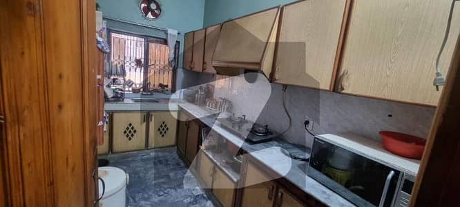 مارگلہ ٹاؤن فیز 1 مارگلہ ٹاؤن,اسلام آباد میں 6 کمروں کا 6 مرلہ مکان 4.8 کروڑ میں برائے فروخت۔