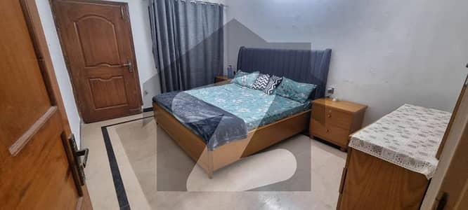 مارگلہ ٹاؤن فیز 1 مارگلہ ٹاؤن,اسلام آباد میں 6 کمروں کا 6 مرلہ مکان 4.8 کروڑ میں برائے فروخت۔