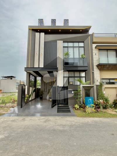 5 MARLA BRAND NEW HOUSE WITH LUXURY TOP ROOF GARDEN