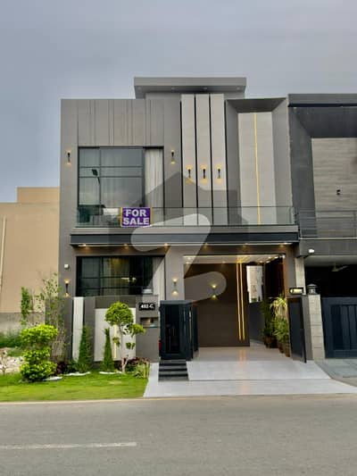 ڈی ایچ اے 9 ٹاؤن ڈیفنس (ڈی ایچ اے),لاہور میں 3 کمروں کا 5 مرلہ مکان 3.4 کروڑ میں برائے فروخت۔