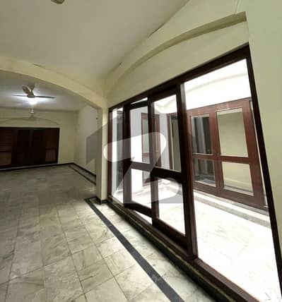 ڈی ایچ اے فیز 1 ڈیفنس (ڈی ایچ اے),لاہور میں 5 کمروں کا 1 کنال مکان 2.5 لاکھ میں کرایہ پر دستیاب ہے۔