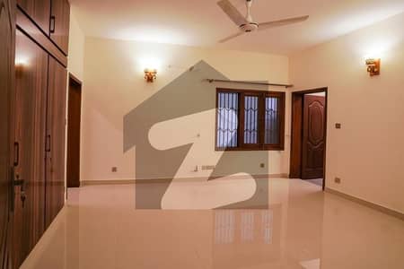 ایف ۔ 8 اسلام آباد میں 5 کمروں کا 1 کنال مکان 10.8 لاکھ میں کرایہ پر دستیاب ہے۔