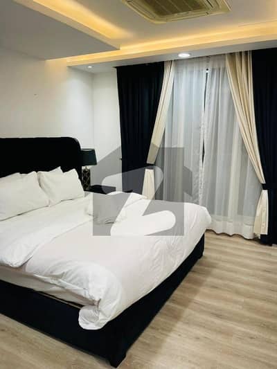 GOLD CREST MALL  Apparment  SHORT TIME Long Time  3 Bedroom Doubles Apparment fully furnished Apartment (2000 sq feet approx) available for rent on daily, weekly & monthly basis in Gold Crest Mall, DD Block, Phase 4, DHA Lahore.