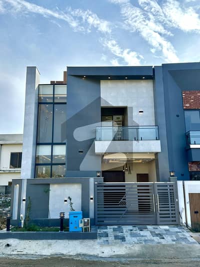 ایم پی سی ایچ ایس ۔ ملٹی گارڈنز بی ۔ 17,اسلام آباد میں 4 کمروں کا 5 مرلہ مکان 2.85 کروڑ میں برائے فروخت۔