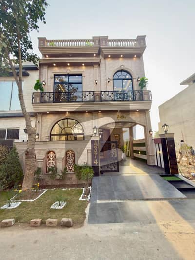 5 MARLA DESIGNER VICTORIAN VILLA TOP LOCATION