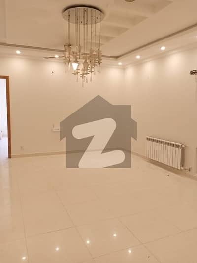 بحریہ ٹاؤن فیز 3 بحریہ ٹاؤن راولپنڈی,راولپنڈی میں 5 کمروں کا 10 مرلہ مکان 1.5 لاکھ میں کرایہ پر دستیاب ہے۔