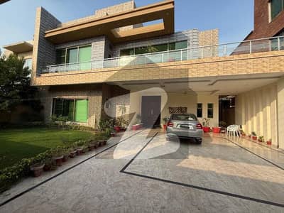 ویلینشیاء ۔ بلاک اے ویلینشیاء ہاؤسنگ سوسائٹی,لاہور میں 7 کمروں کا 1 کنال مکان 7.15 کروڑ میں برائے فروخت۔