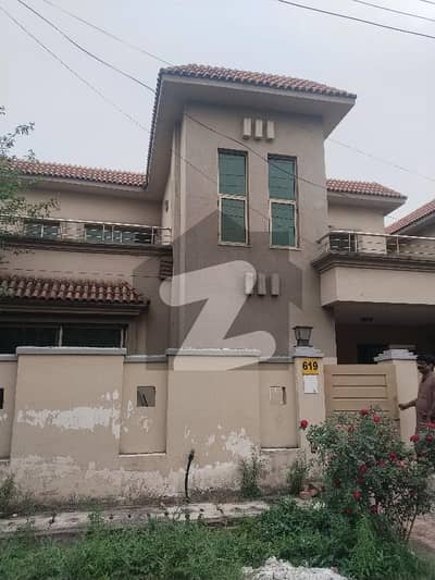 عسکری 11 عسکری,لاہور میں 4 کمروں کا 10 مرلہ مکان 4.99 کروڑ میں برائے فروخت۔