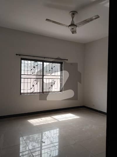 عسکری 11 عسکری,لاہور میں 4 کمروں کا 10 مرلہ مکان 4.92 کروڑ میں برائے فروخت۔