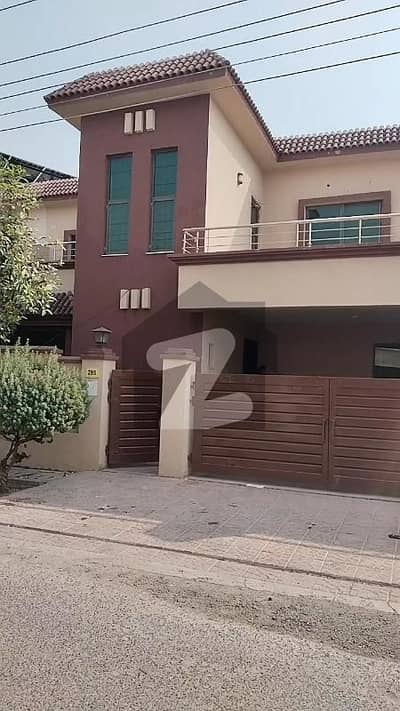 عسکری 11 عسکری,لاہور میں 3 کمروں کا 10 مرلہ مکان 4.56 کروڑ میں برائے فروخت۔