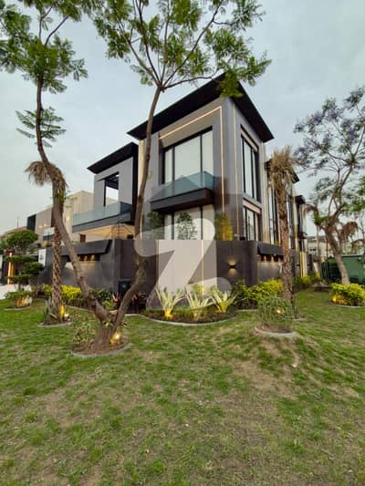 1 KANAL CORNER FULLY FURNISHED HOUSE NEAR DOLMEN MALL