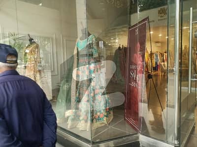 ڈی ایچ اے فیز 3 - بلاک وائے فیز 3,ڈیفنس (ڈی ایچ اے),لاہور میں 8 مرلہ دکان 5.25 لاکھ میں کرایہ پر دستیاب ہے۔