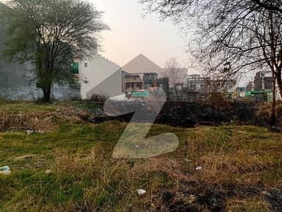 ڈی ۔ 12/1 ڈی ۔ 12,اسلام آباد میں 14 مرلہ رہائشی پلاٹ 9.5 کروڑ میں برائے فروخت۔